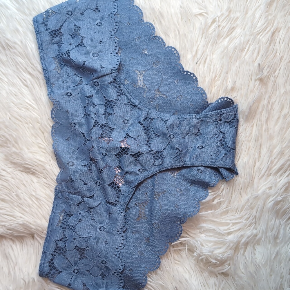 Victoria Secret Cheeky Size Medium